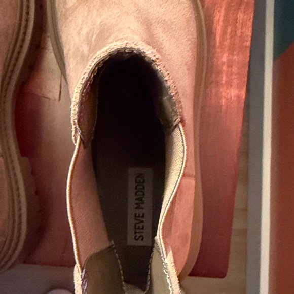 Women’s Suede Chelsea Boots - Tan - Picture 4 of 7